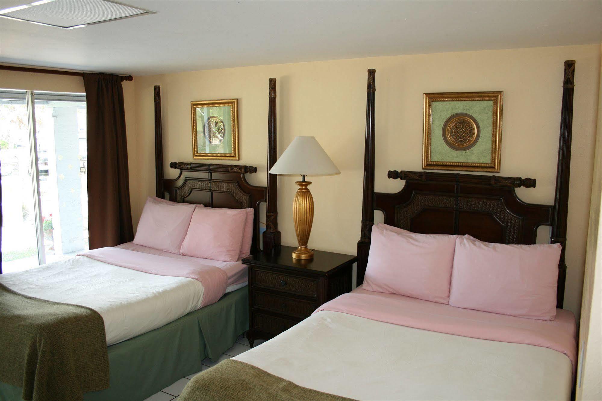 Hidden Harbor Suites Fort Myers Beach Bagian luar foto