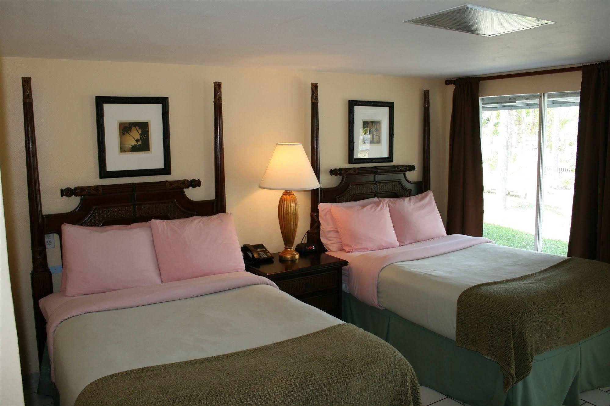 Hidden Harbor Suites Fort Myers Beach Bagian luar foto
