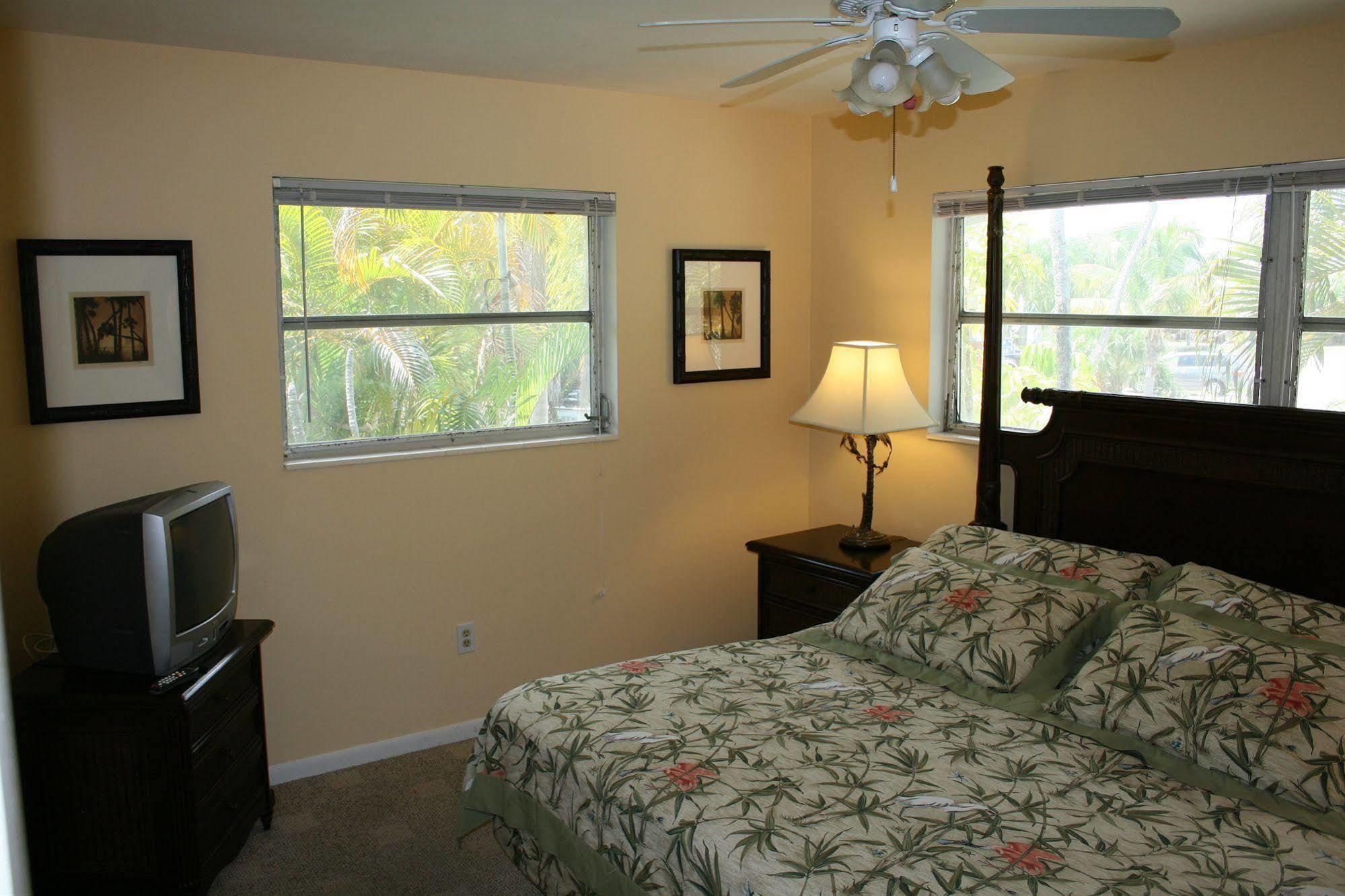 Hidden Harbor Suites Fort Myers Beach Bagian luar foto