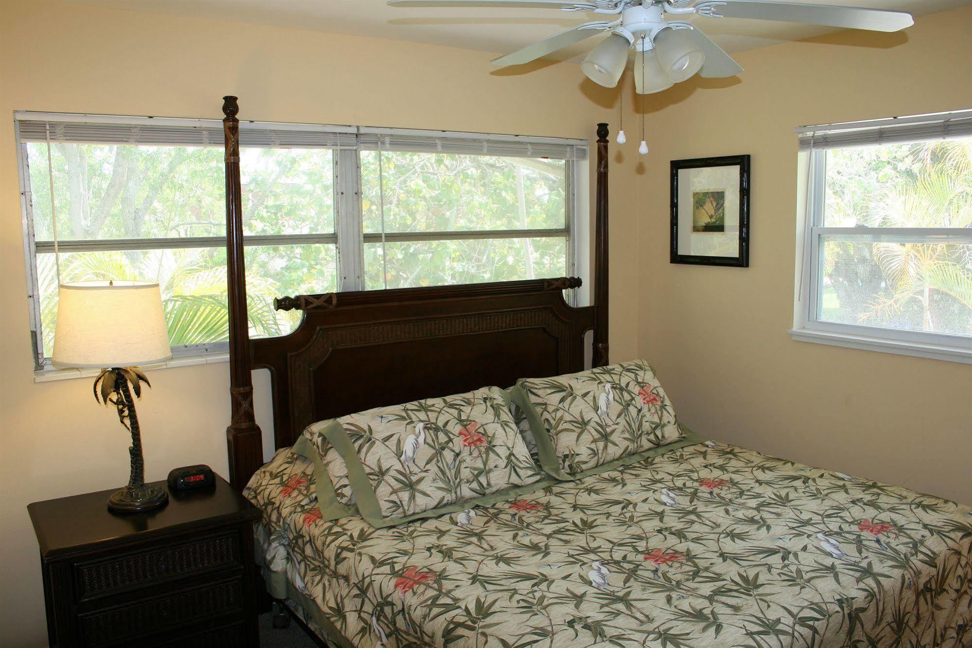 Hidden Harbor Suites Fort Myers Beach Bagian luar foto