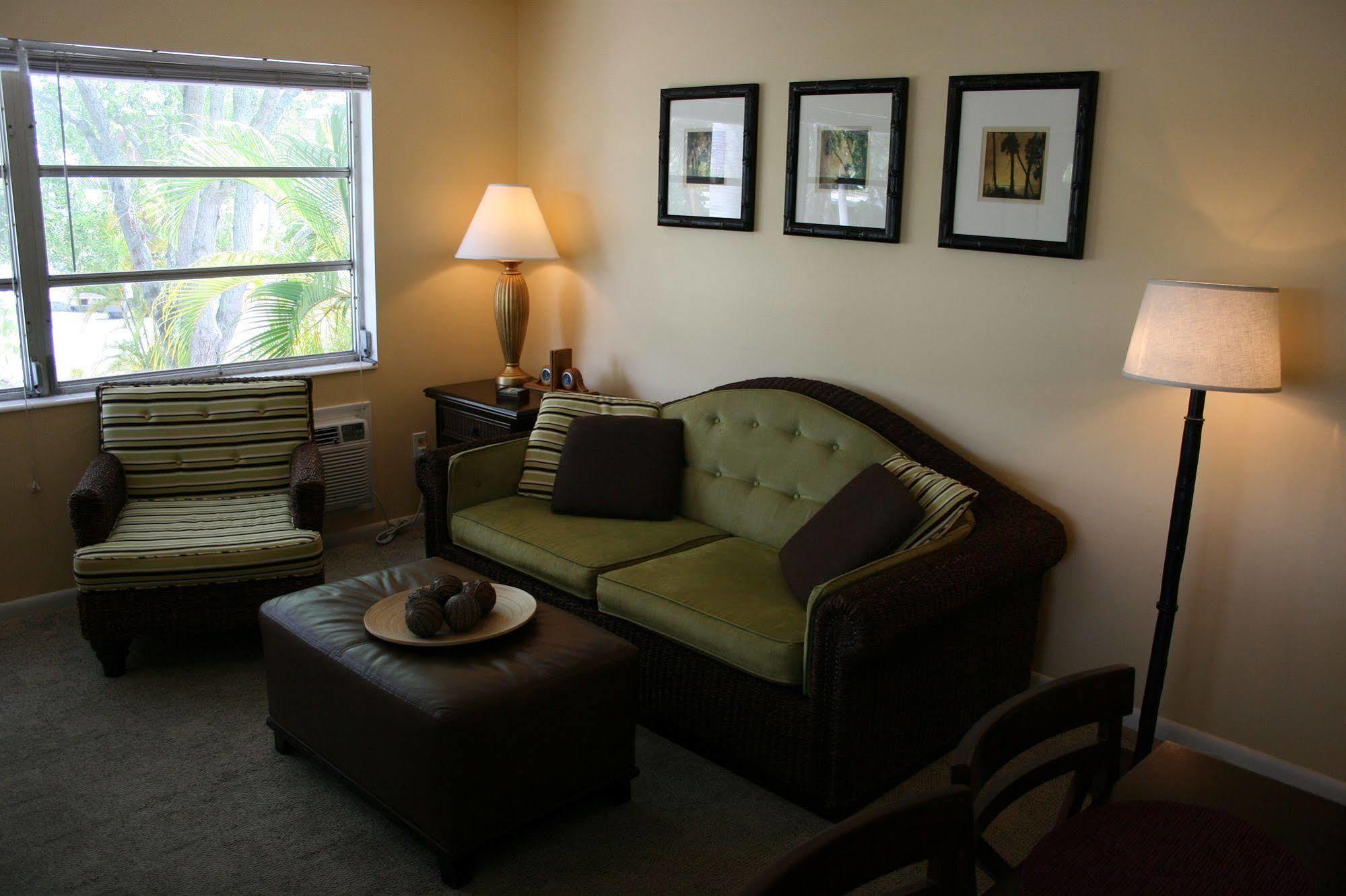 Hidden Harbor Suites Fort Myers Beach Bagian luar foto